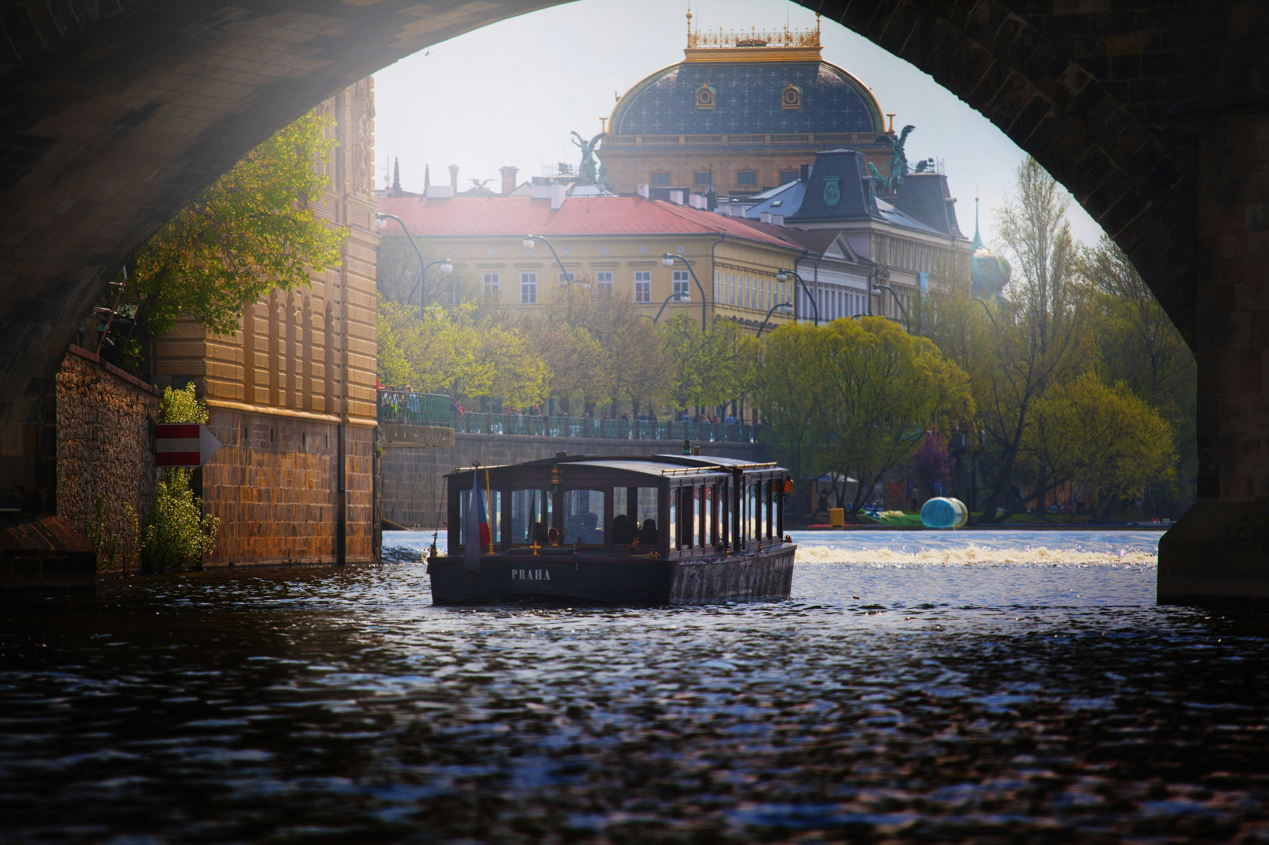 Praga: Passeio de barco + Entrada no Museu da Ponte Carlos