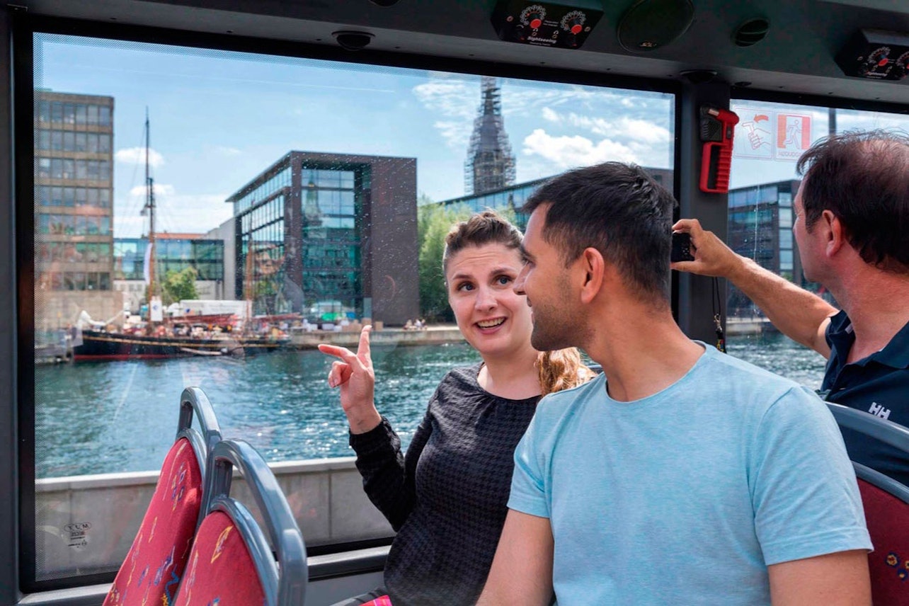 City Sightseeing Copenhague: Passeio de ônibus hop-on hop-off pela rota colorida - Acomodações em Copenhagen