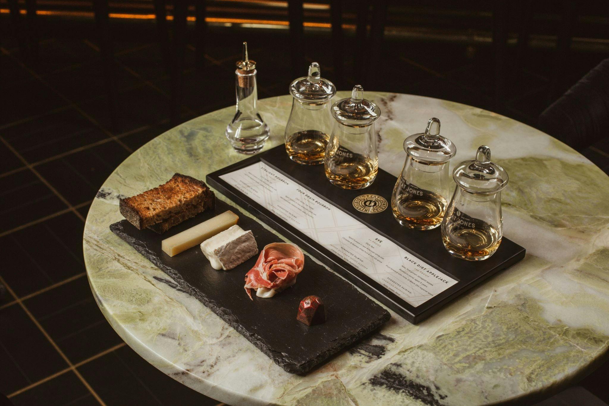 Экскурсия и дегустация бурбона и закусок