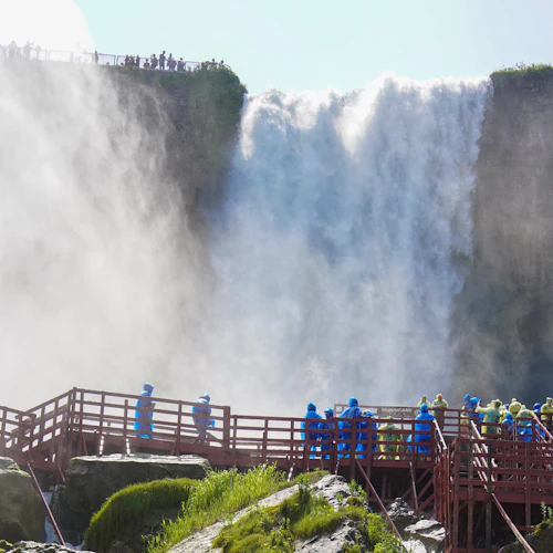 Cataratas do Niágara: Visita guiada com passeio de barco, Gruta dos Ventos e Torre Skylon - Photo 5