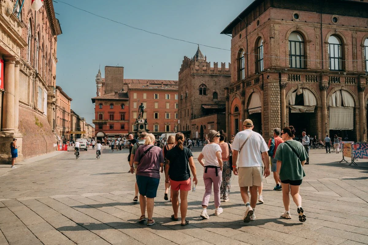 Bologna: Guided Walking Tour + Archiginnasio Entry