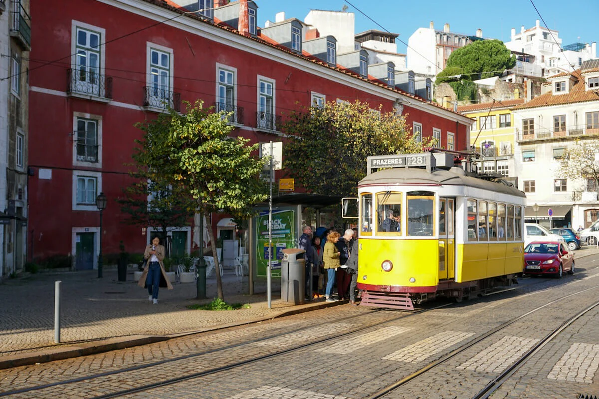 Lisbon: Tram 28 Ticket + 24-Hr Public Transport Pass