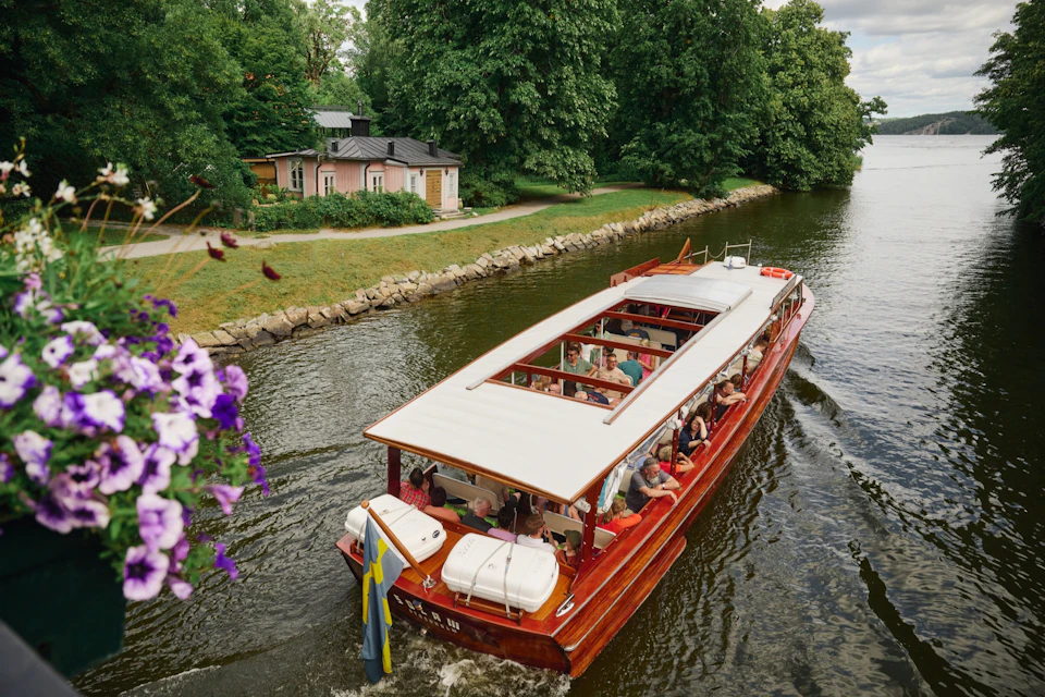Sightseeing Ride classic wooden boat from top