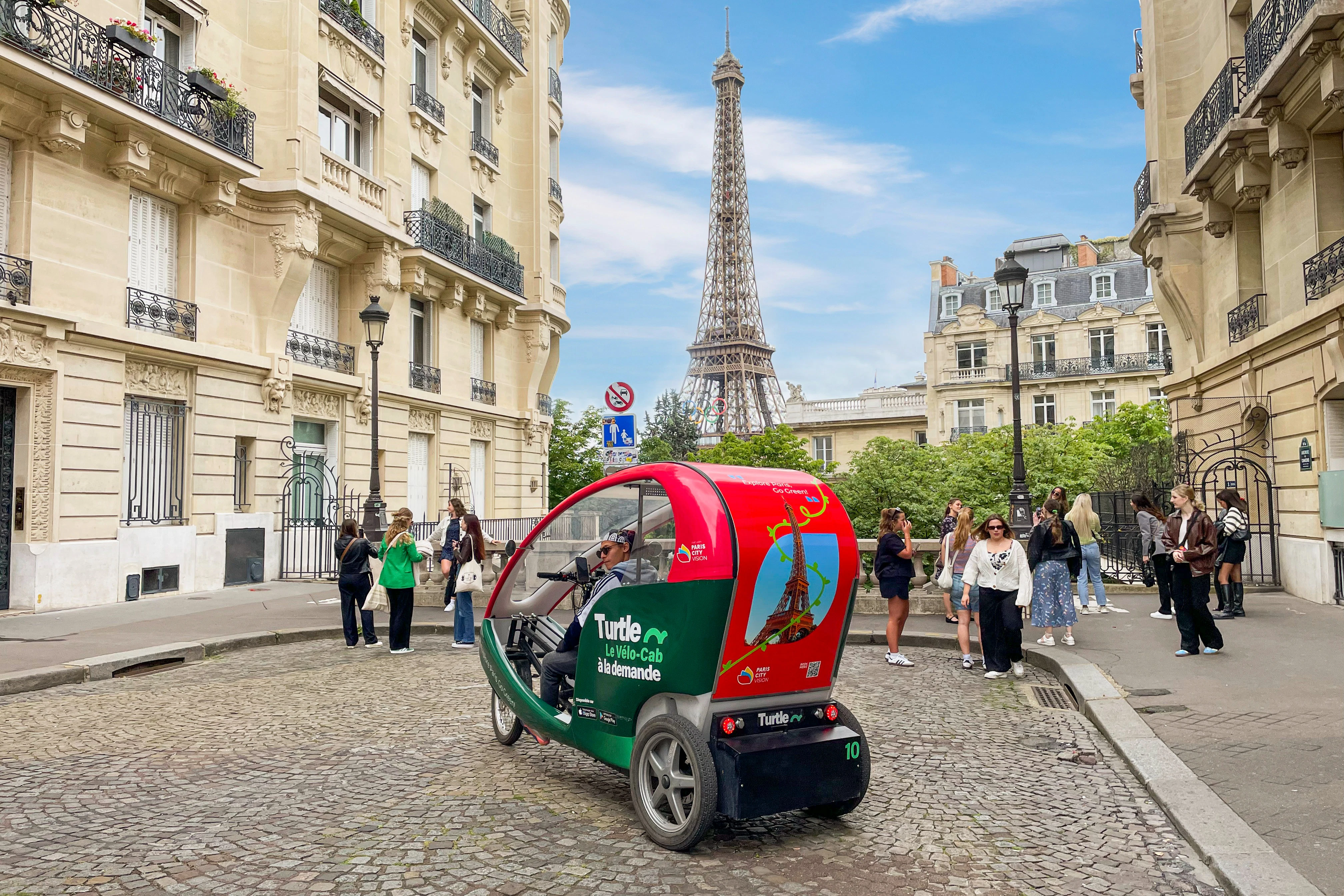Paris: Private Rickshaw Tour + Transfers