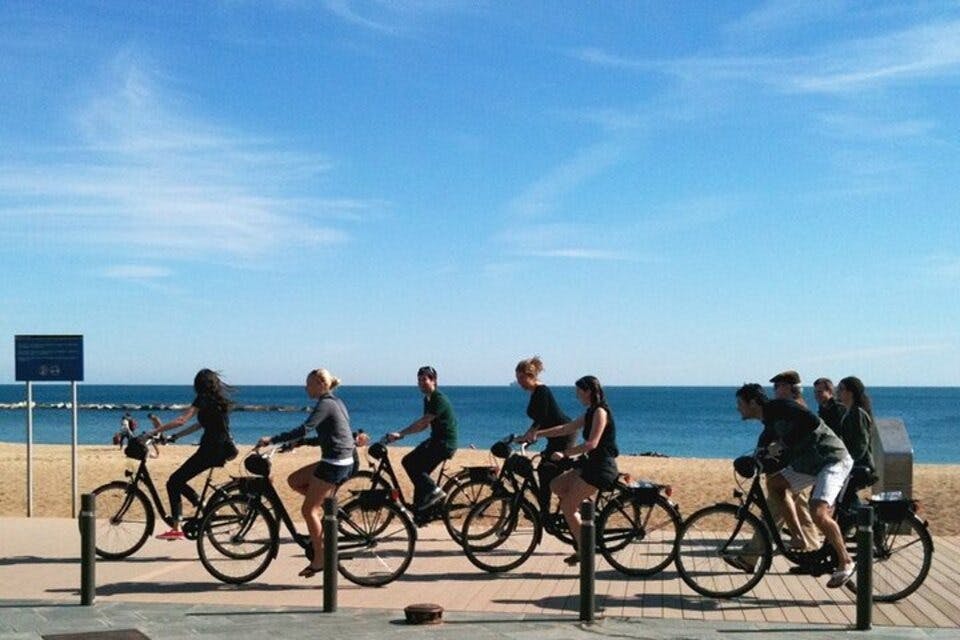 Barceloneta, rouler le long de la plage !