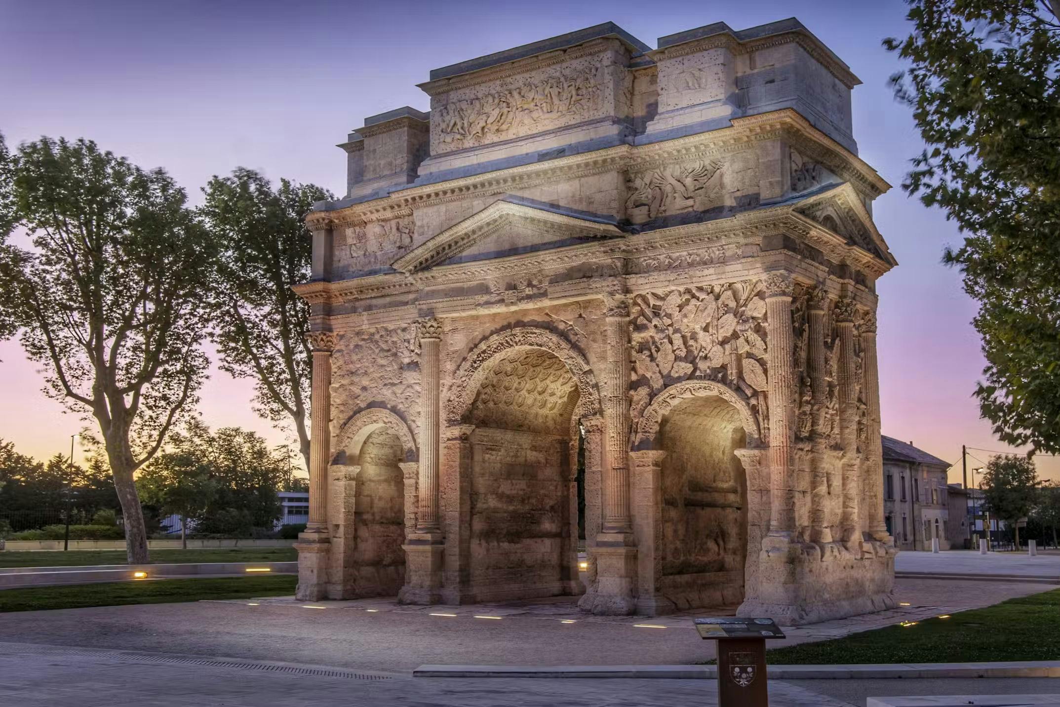 Naranja: Arco de Triunfo, Museo de Arte e Historia, Teatro Romano + Experiencia VR