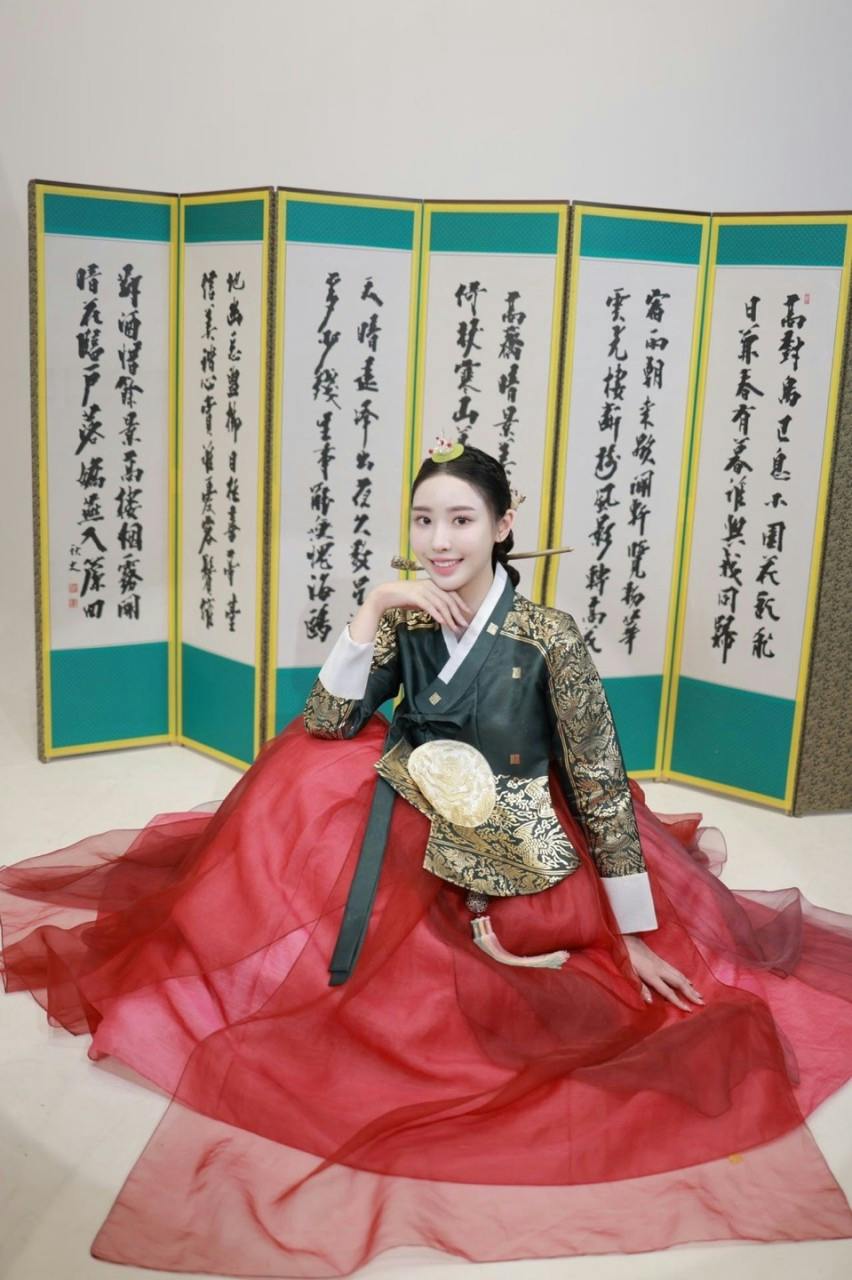Hanbok Rental & Hairstyling at Gyeongbokgung Palace, Seoul: Traditional Hanbok Rental