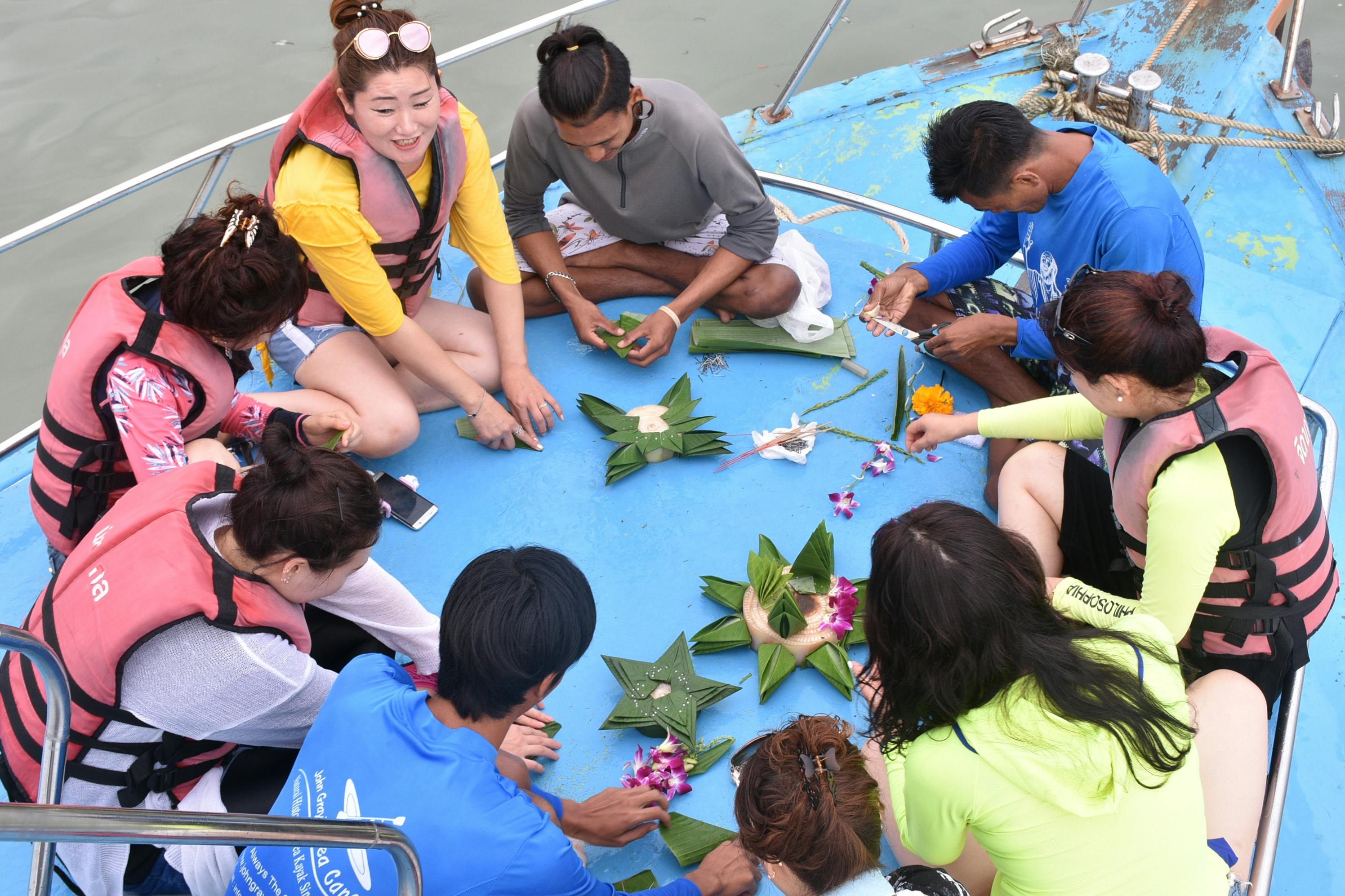 Make your own Kratong flower