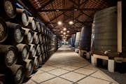 Největší zásoba portského vína ve Vila Nova de Gaia.