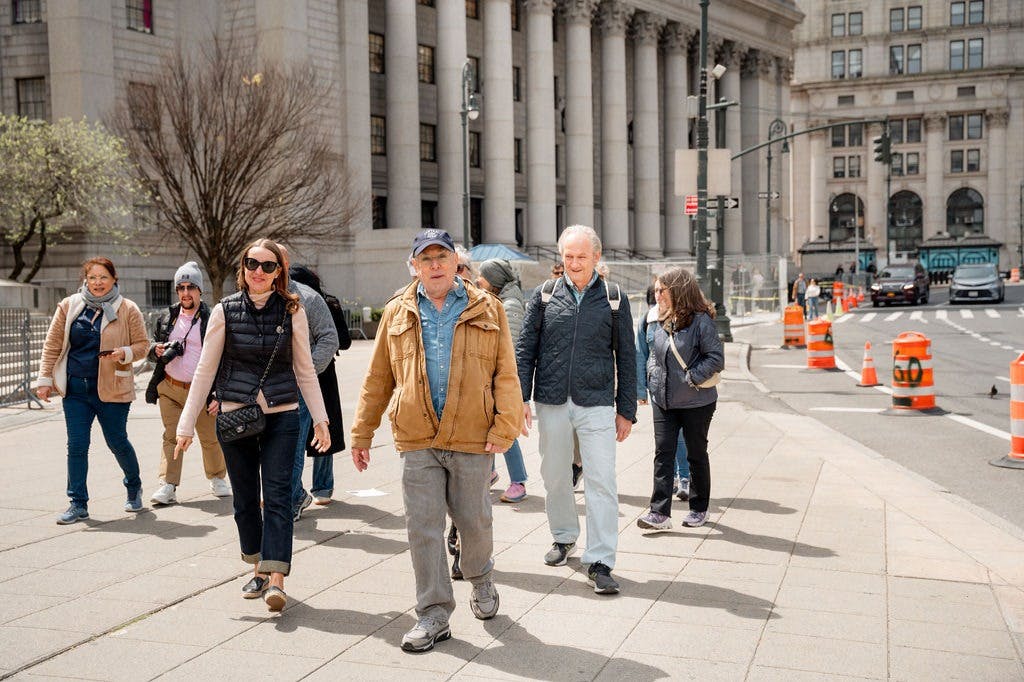 Scopri i famosi tribunali di New York lungo il percorso.