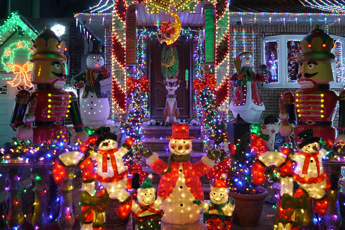 Dyker Heights Christmas Lights Tour from Manhattan