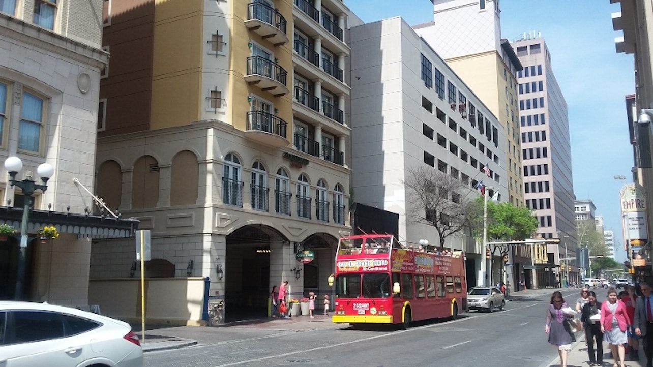 Bus turístico San Antonio - Alojamientos en San Antonio