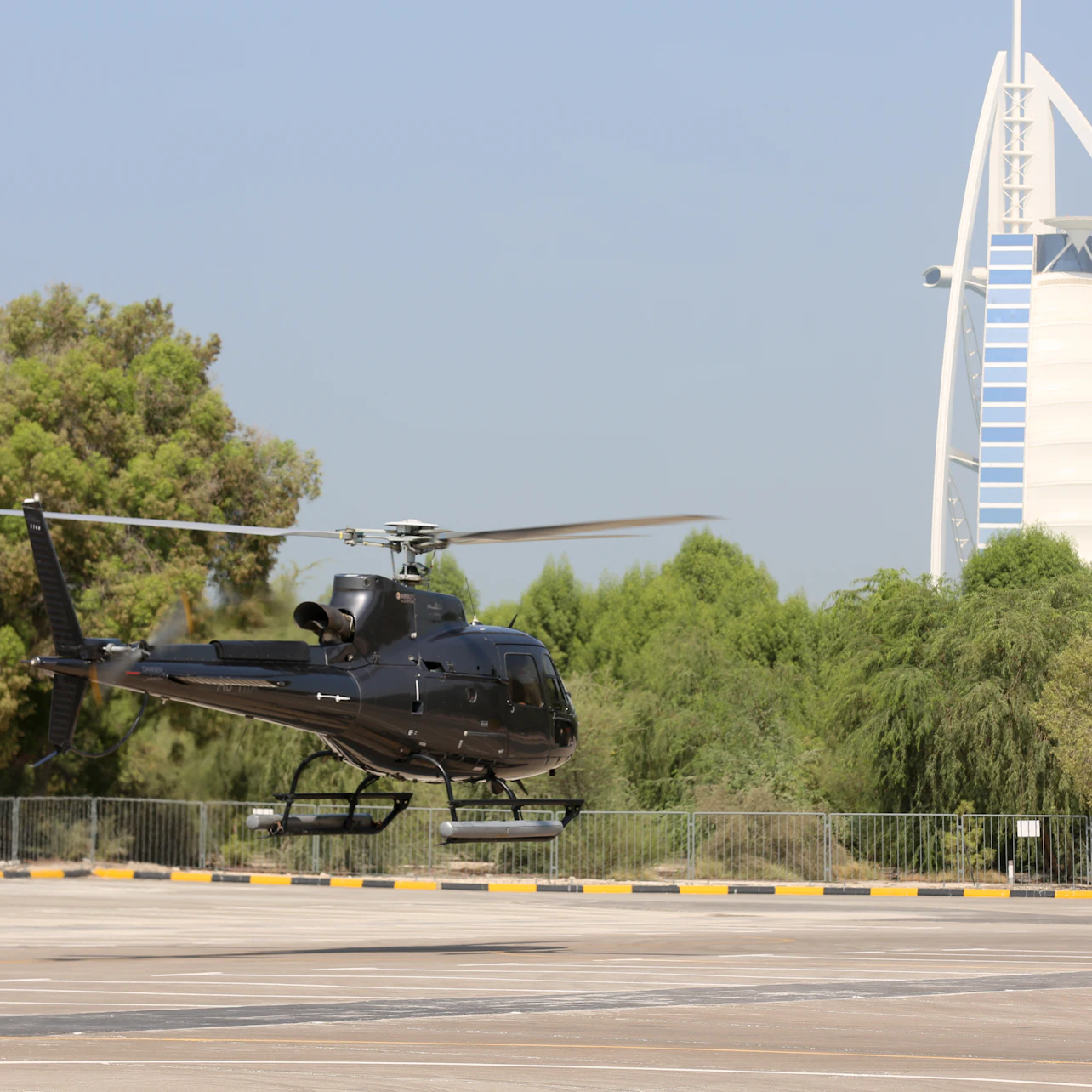 Dubai Helicopter Ride: 30-Min Grand Tour of Dubai
