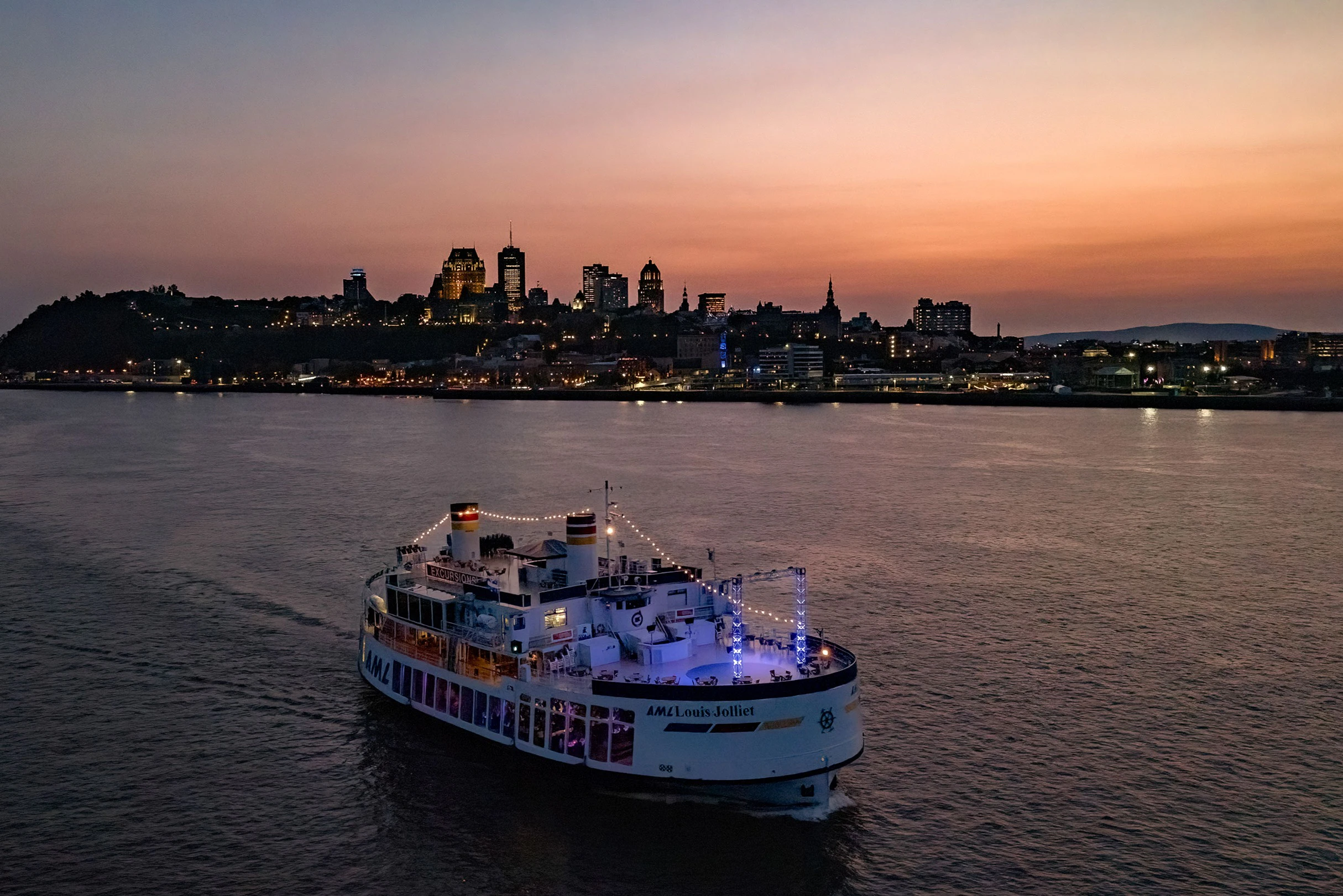 Quebec City: Guided Evening River Cruise