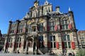 L'imponente municipio di Delft dell'epoca d'oro olandese