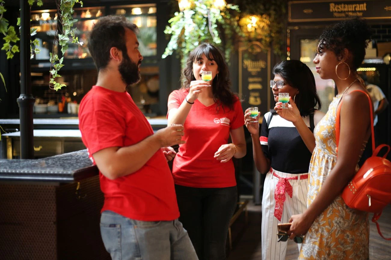Athens: Small Group Guided Night Tour + Snacks & Drinks