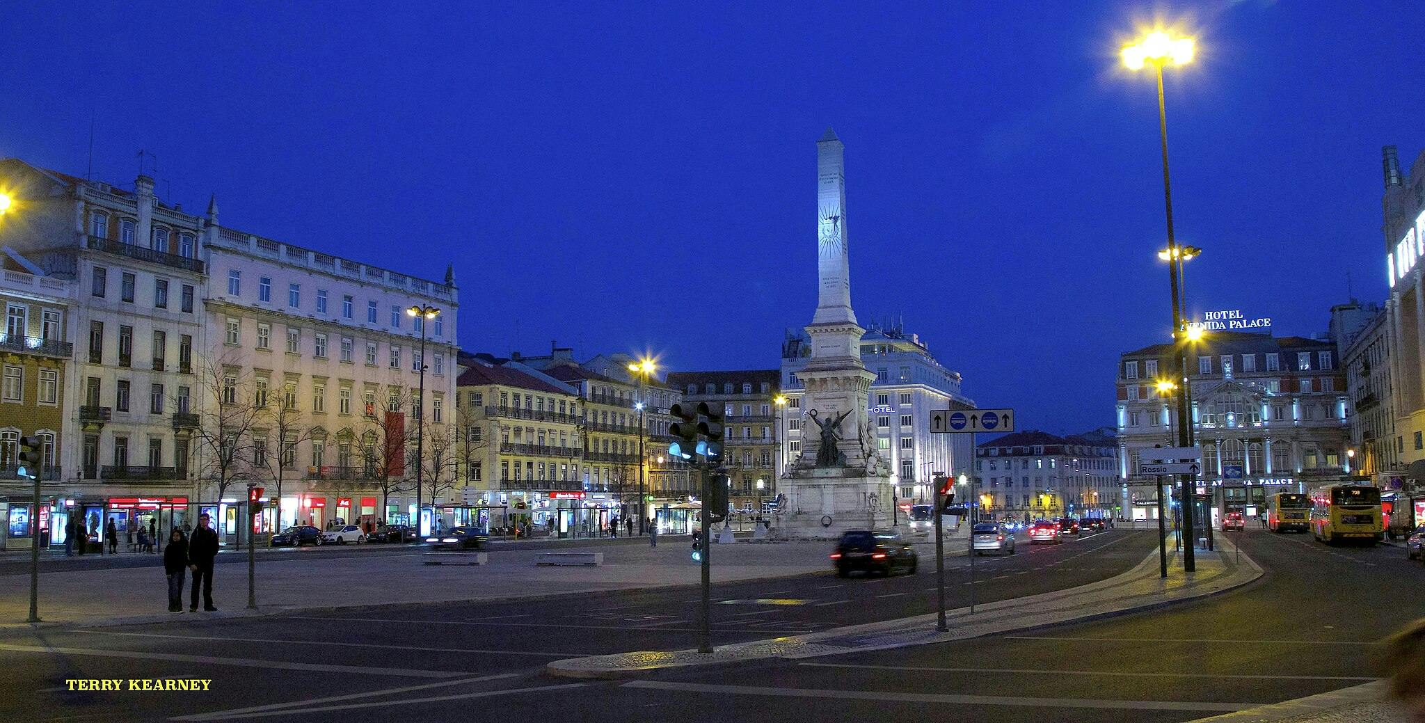 Plac Restauradores w Lizbonie