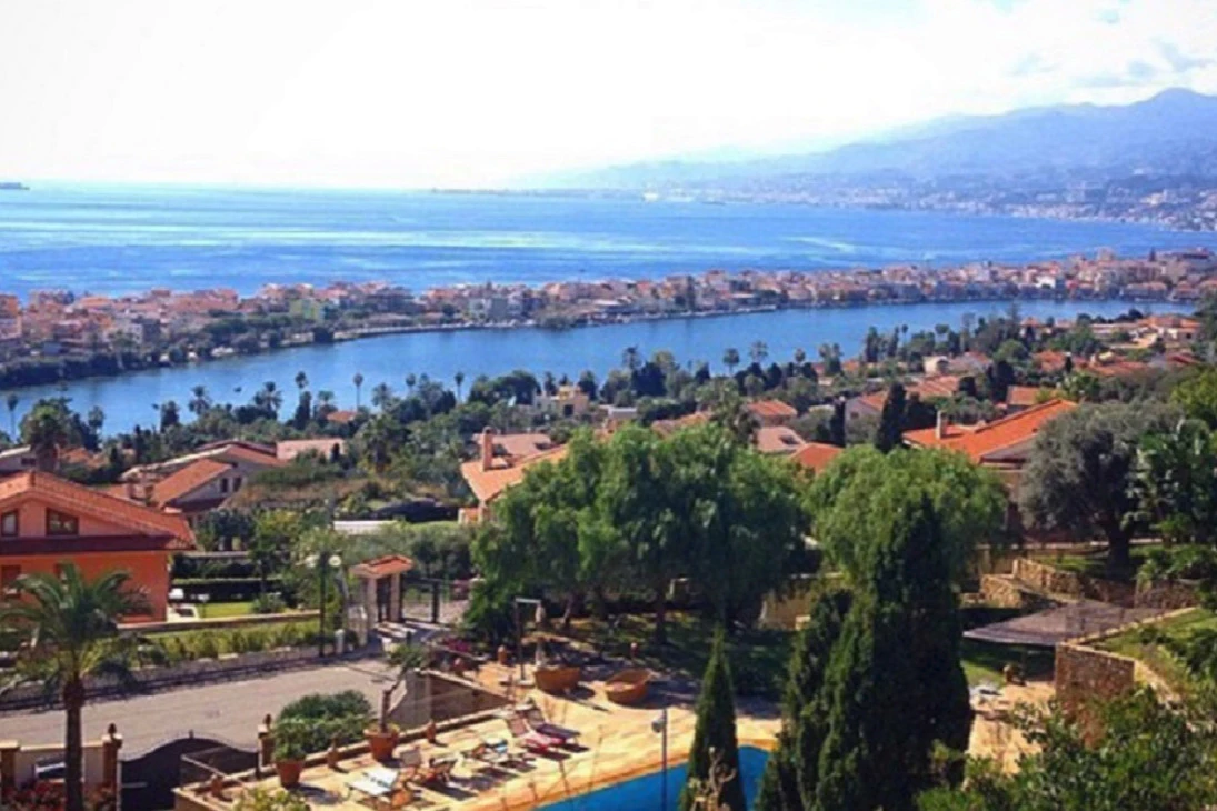 Roundtrip Shuttle Transfer from Messina to Taormina