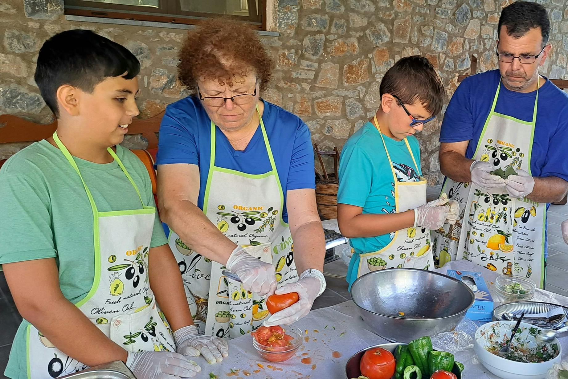 Τρεις γενιές μαγειρέματος Κρητικών γεμιστών λαχανικών
