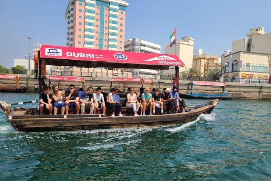 Βόλτα με σκάφος Abra