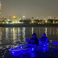 Noční jízda na kajaku v Dubaji