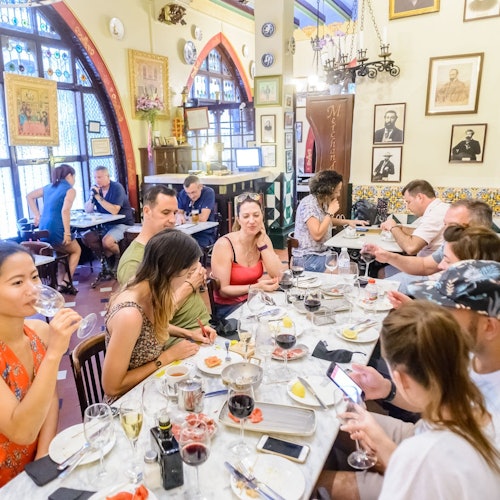 Barcelona: Wine & Tapas Guided e-Bike Tour