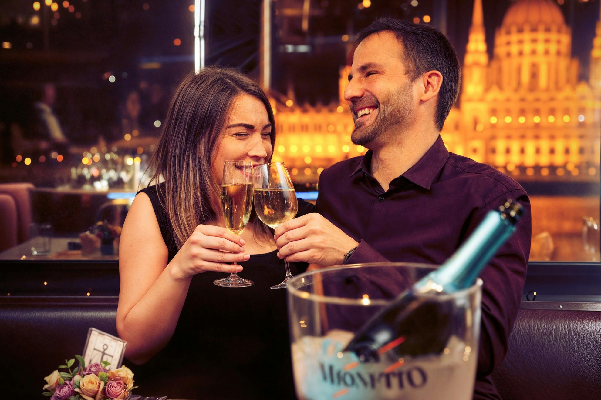 SILVER LINE邮轮晚餐和多瑙河上的灯光--布达佩斯的神奇夜晚