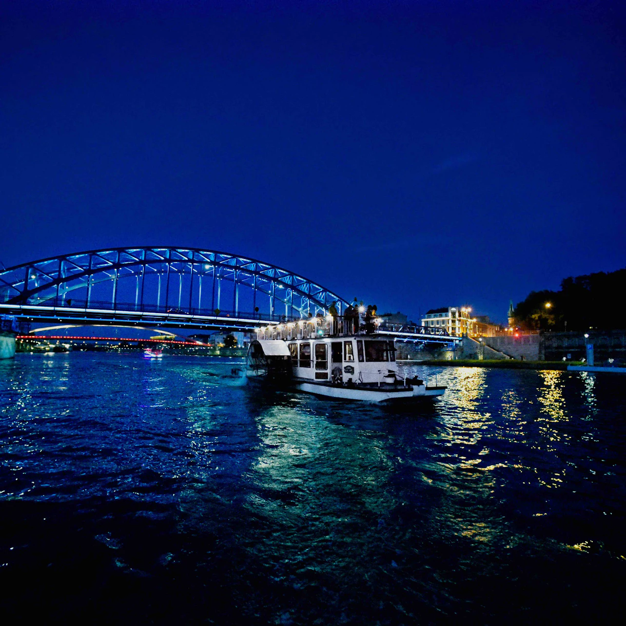 Krakow: Night Vistula River Cruise with Live Guide in Krakow β Tiqets
