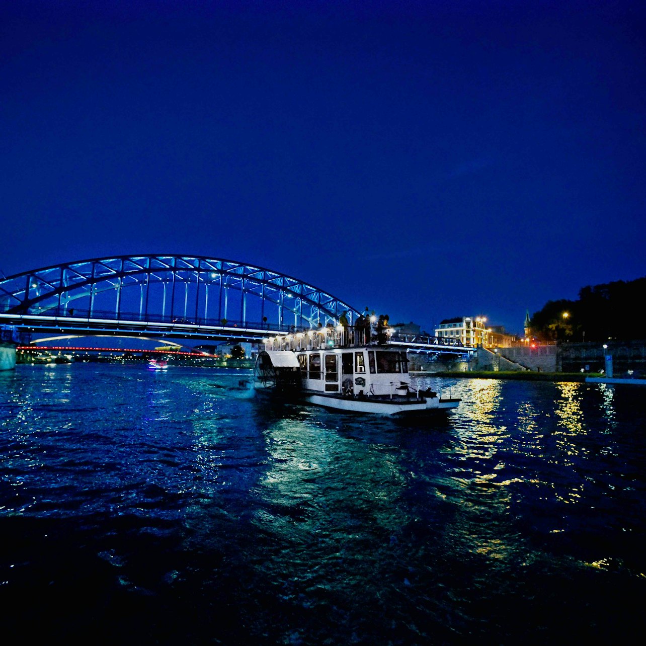 Crucero nocturno de 1 hora por el río Vístula - Alojamientos en Cracovia