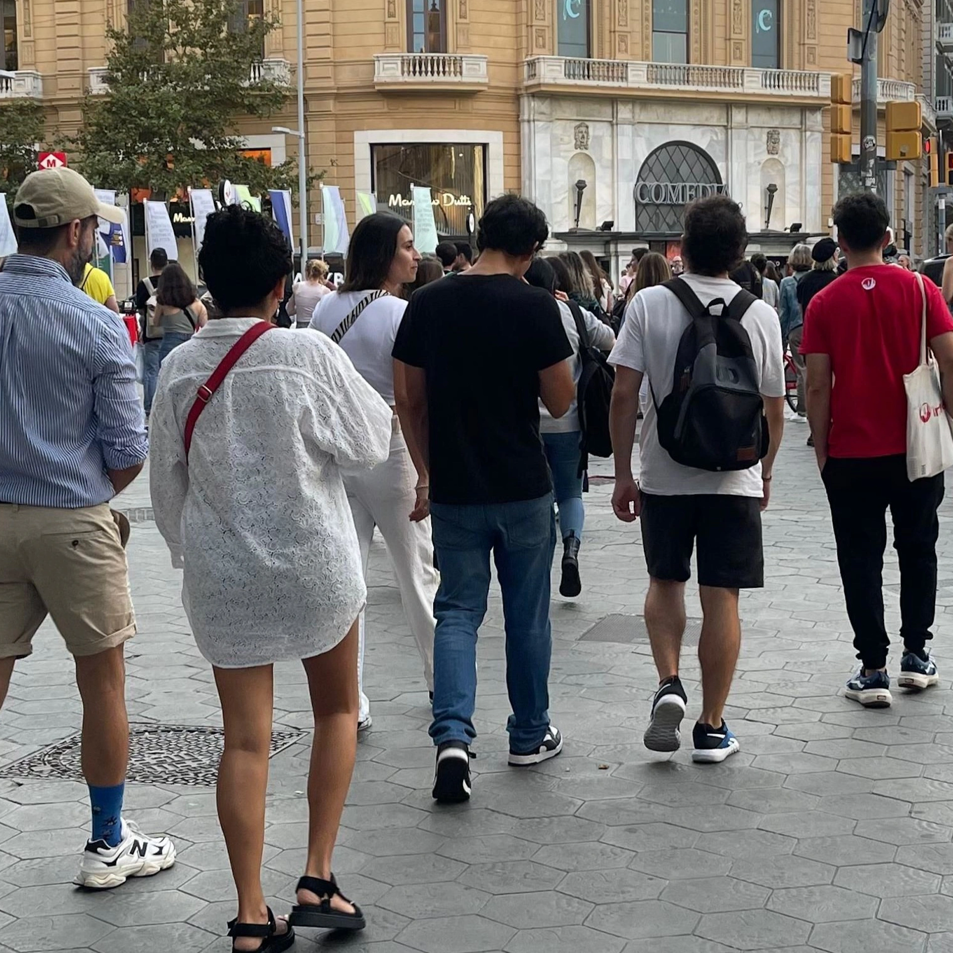 Barcelona: visita guiada a peu en grups reduïts + tapes i beguda