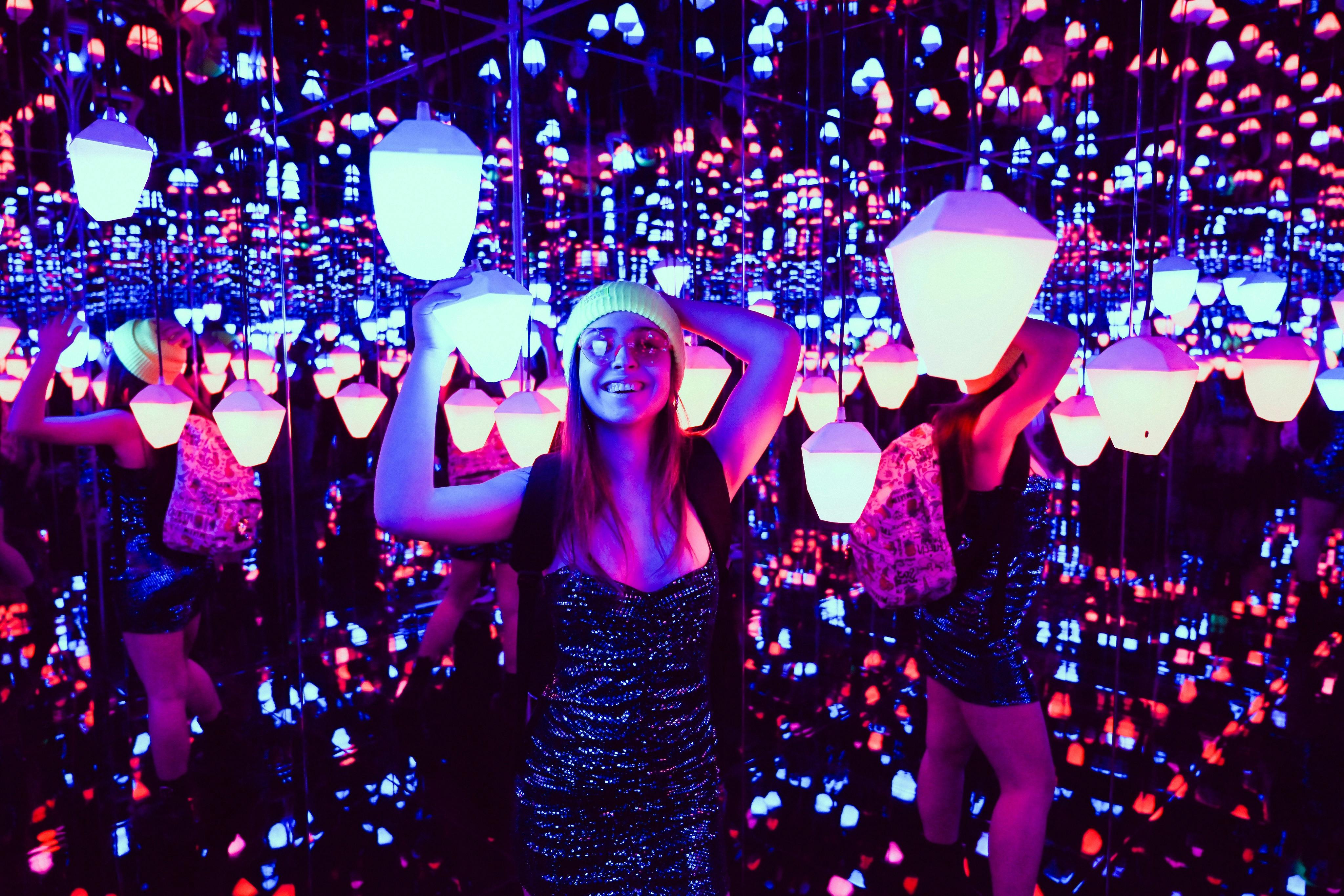 La stanza degli specchi dell'infinito. Diventare un tutt'uno con l'eternità.