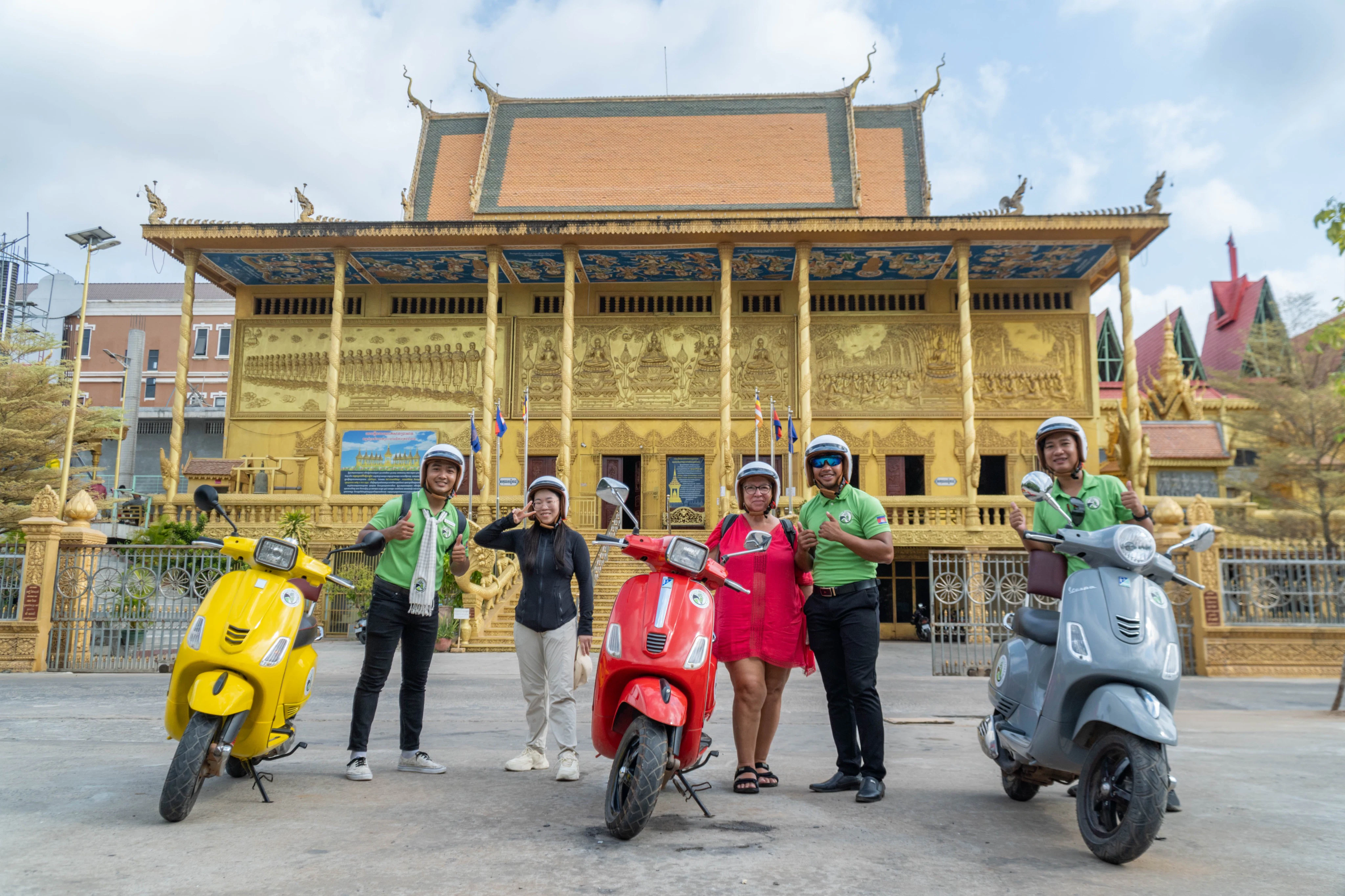 Silk Island: Half-Day Vespa Tour from Phnom Penh