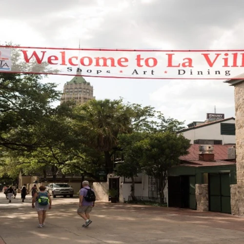 San Antonio: Small Group Walking Tour + River Cruise + Tower of the Americas - Photo 8