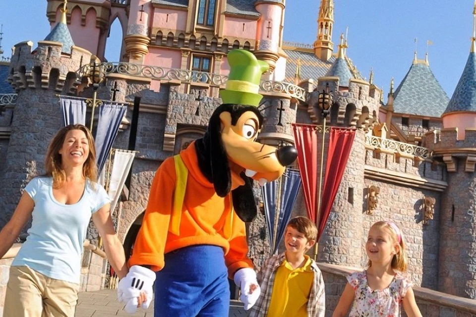 Disneyland® California: 1-Day Park Hopper Ticket with Transport from Los Angeles