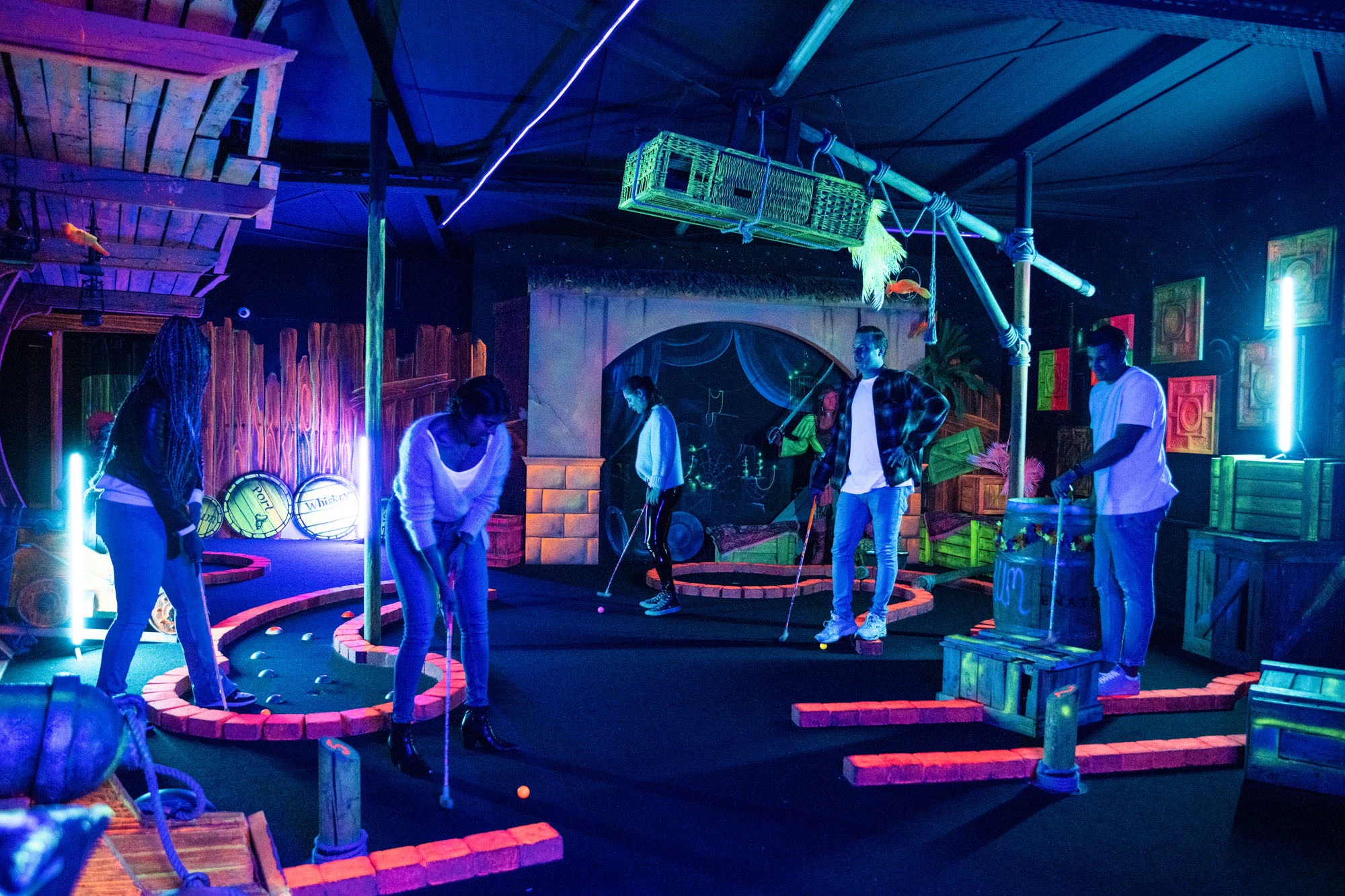 Aloha Amsterdam: Glow in the Dark Minigolf