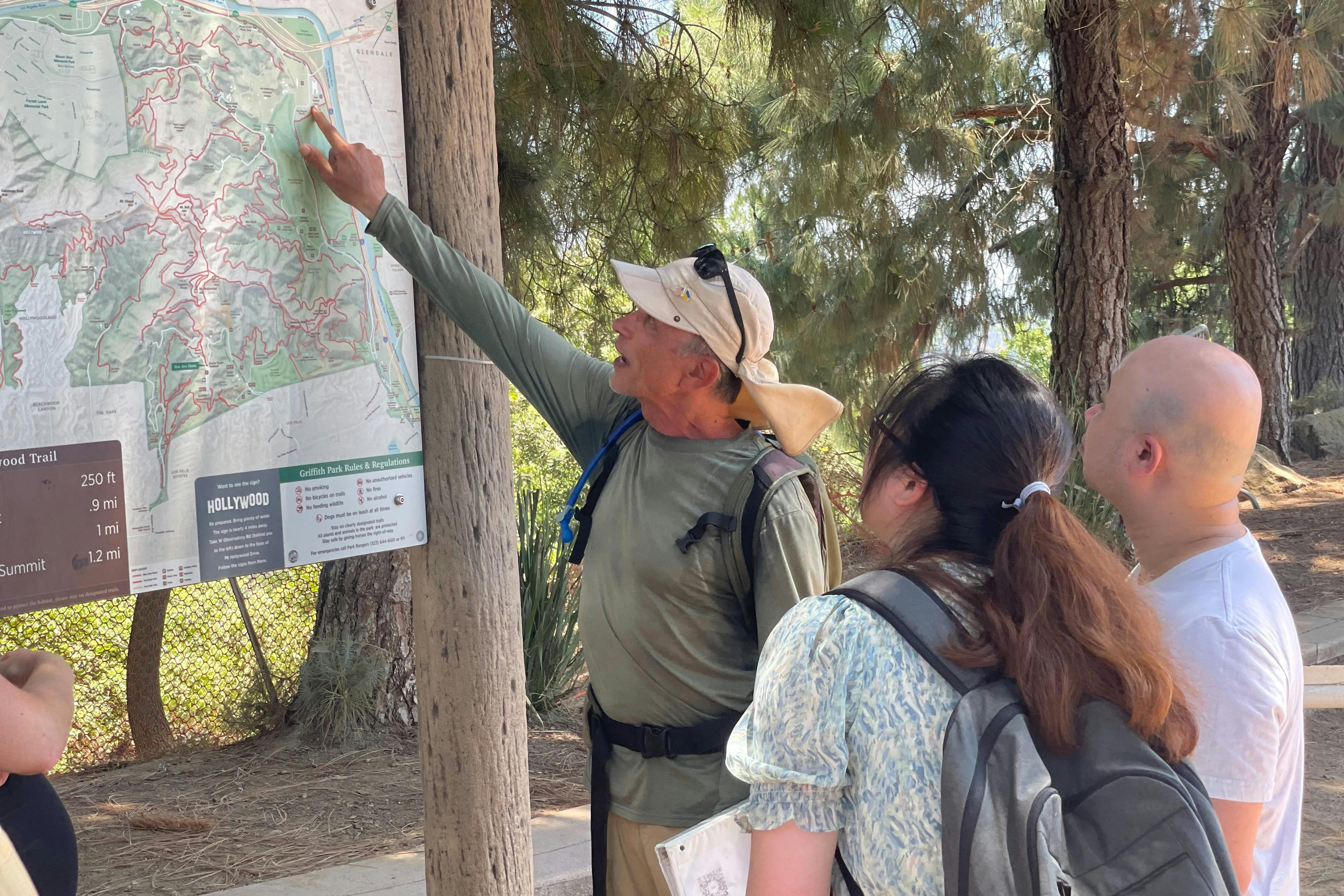 最も安全なルートを頂上まで進み、途中で最も風光明媚な展望台に立ち寄ります