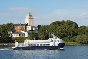 Ferry in front of Suomenlinna