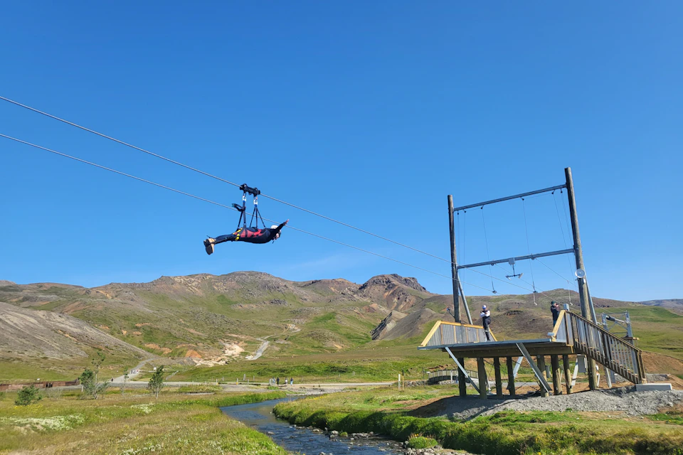 Superman tour landing platform