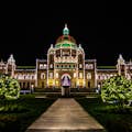 Victoria Parliament Buildings in festlicher Beleuchtung