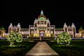 Edificios del Parlamento de Victoria con luces festivas