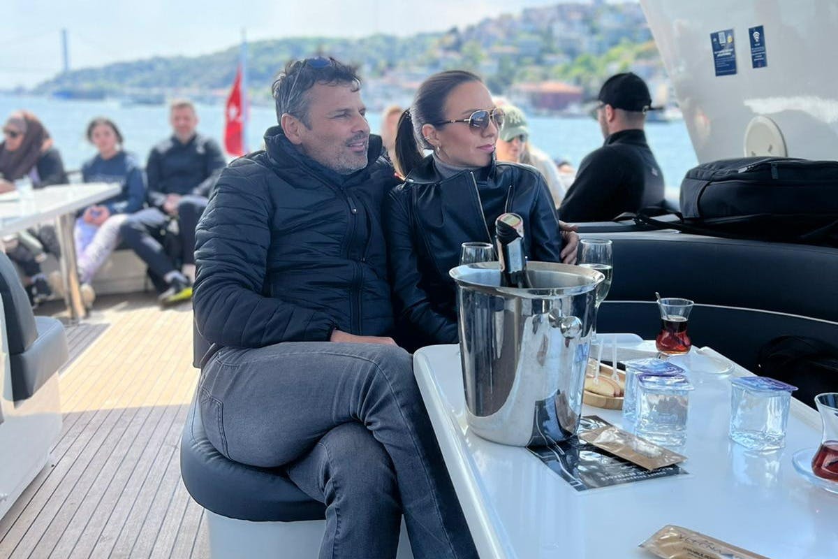 Crociera turistica sul Bosforo con uno yacht di lusso