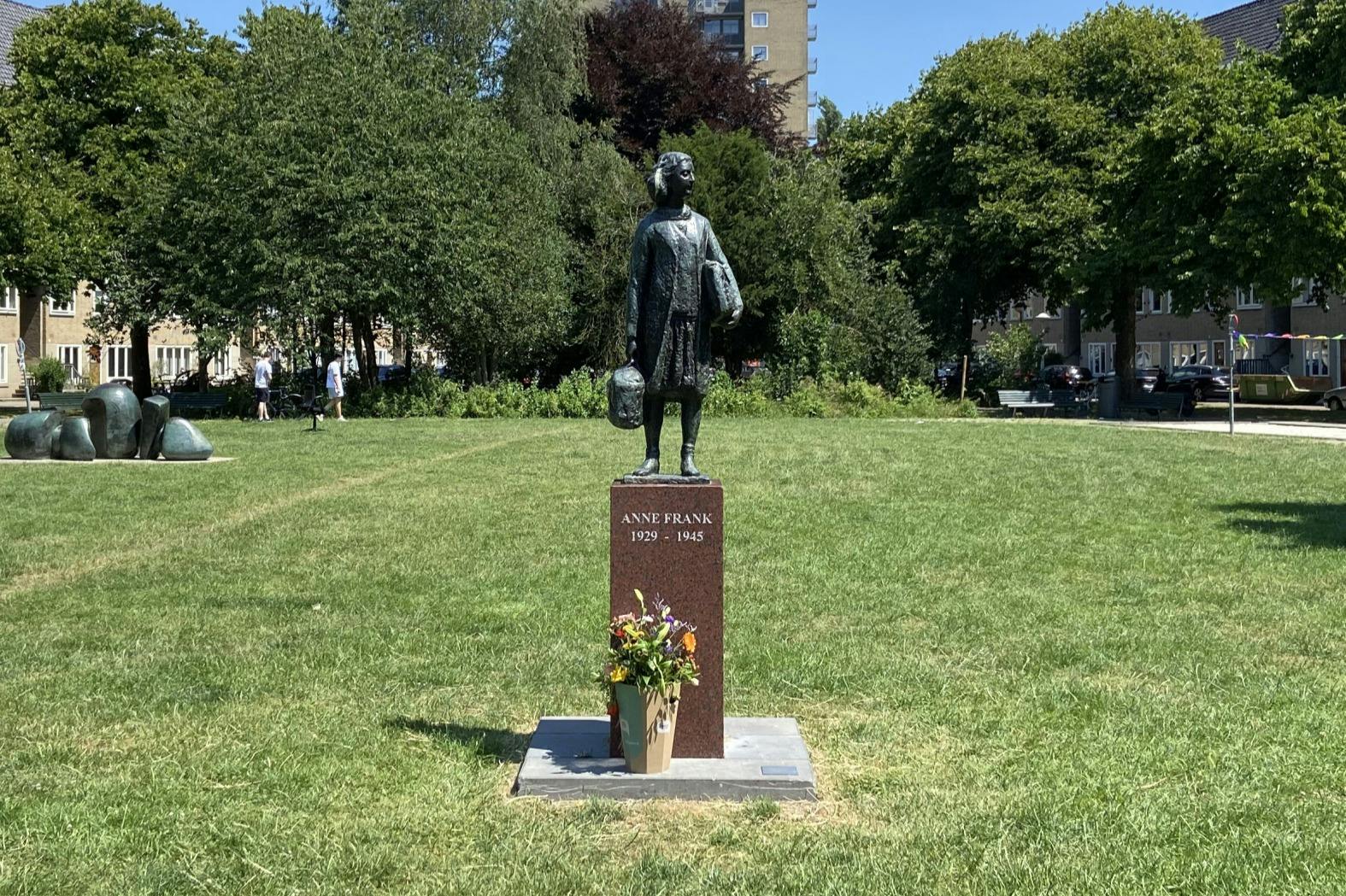 Amsterdam: Anne Frank Walking Tour with Audio & Video Guide 4