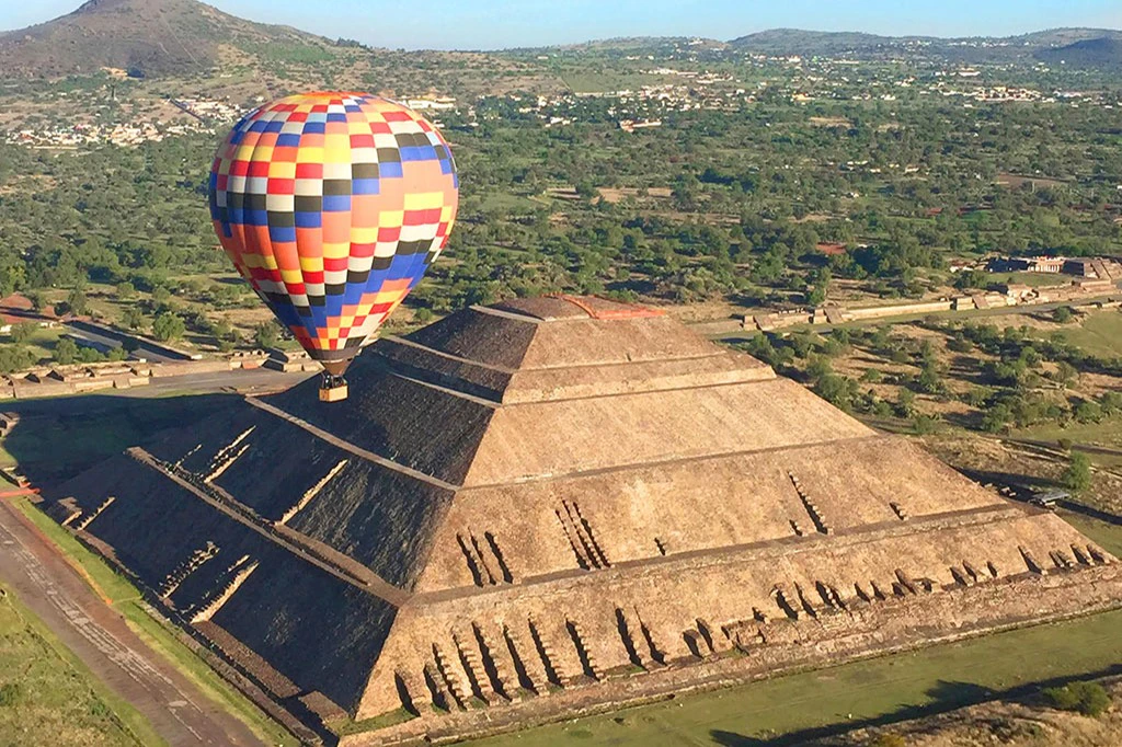 Pyramid and hot air balloon
