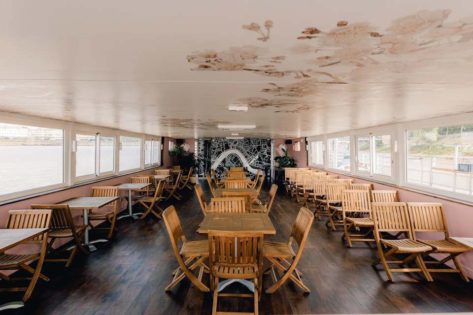 BOAT LE MADDALENA
INTERIOR