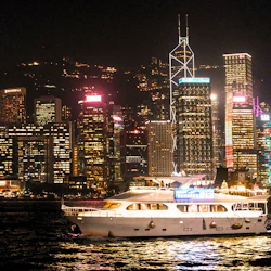 Hong Kong Victoria Harbour: Night Cruise with Unlimited Snacks & Drinks