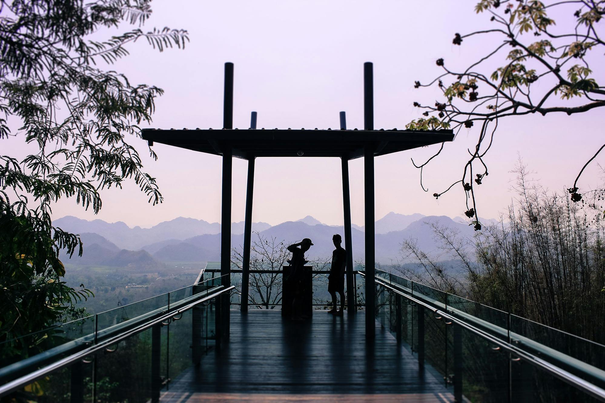 Συγκλονιστική άποψη της ζούγκλας που χωρίζει τη Βιρμανία από την Ταϊλάνδη - όπως φαίνεται από το Μουσείο Ερμηνευτικού Κέντρου HellFire Pass