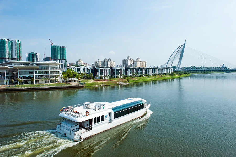Putrajaya: River Cruise with Pink Mosque + Roundtrip Transfer