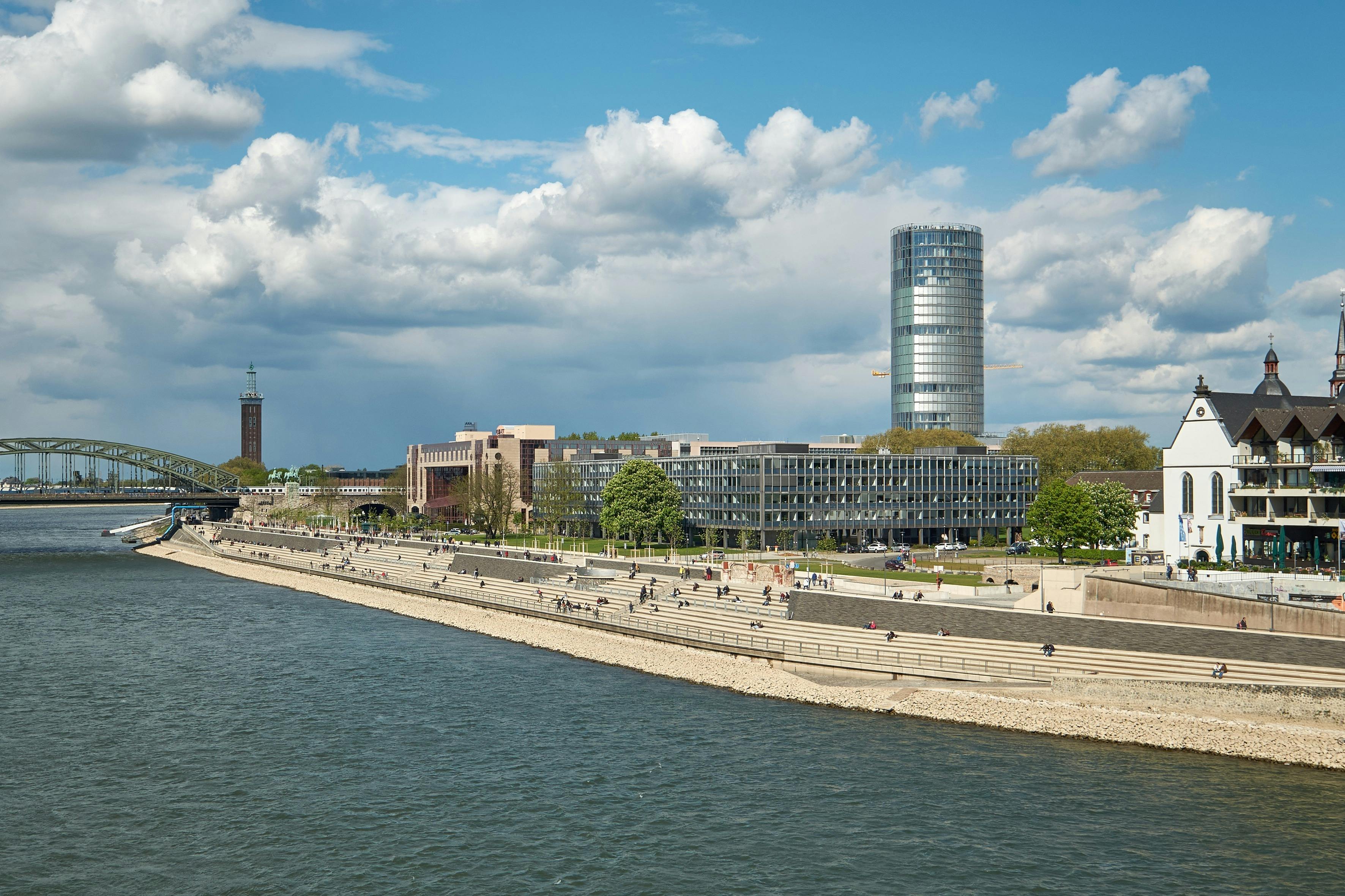 ケルンのガイド付きツアー「Rheintreppe」