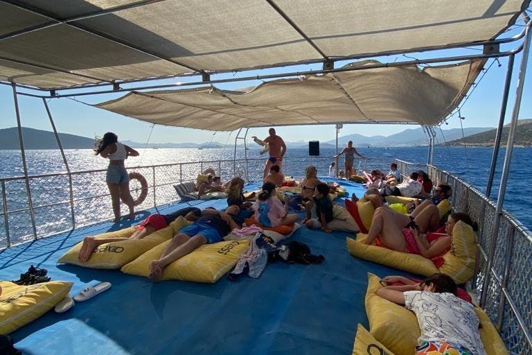 ボート上のクッション