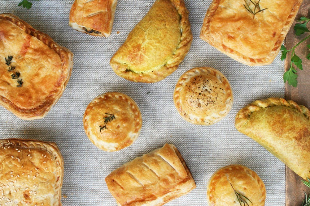 유서 깊은 시장 푸드 투어와 비스킷 만들기 클래스